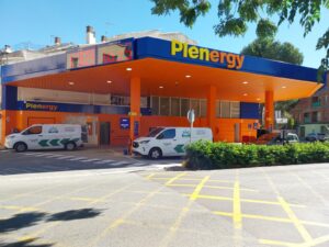 Plenergy alcanza las diez gasolineras en Cataluña con una nueva apertura en Castellar del Vallès